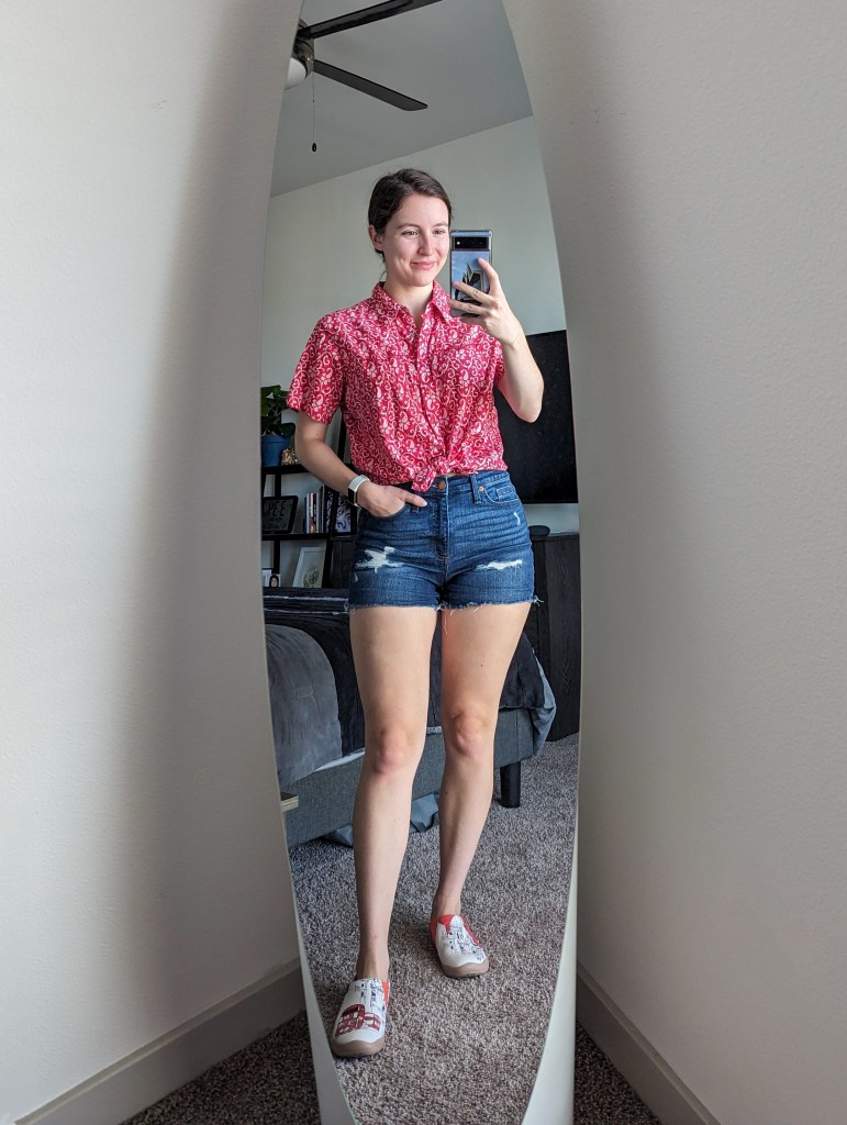 summer-outfit-western-shirt-denim-shorts-uin-footwear