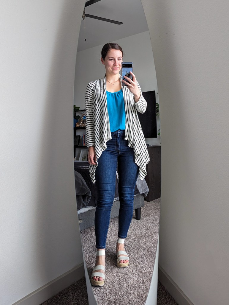 teal-blouse-black-white-cardigan-skinny-jeans-white-sandals