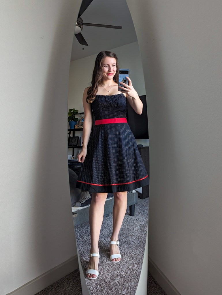 pinup-dress-polka-dots-red-lipstick-white-heels