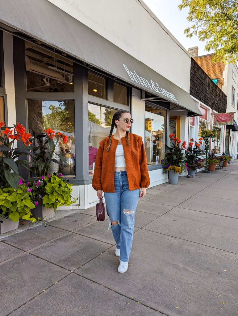 orange-teddy-coat-fall-outfits-ripped-straight-leg-jeans-white-sneakers