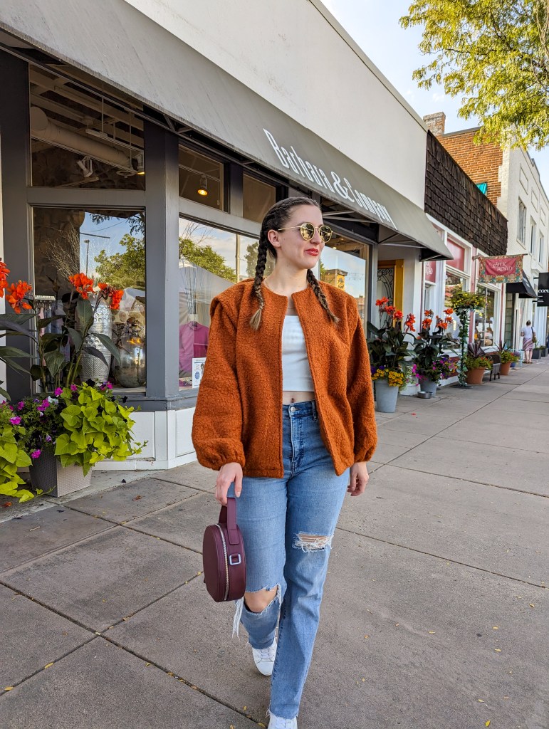 kirundo-amazon-fashion-white-crop-top-fall-colors-straight-leg-jeans-express