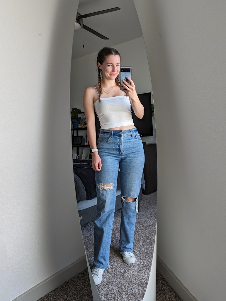 white-crop-top-american-eagle-straight-leg-ripped-jeans-white-sneakers