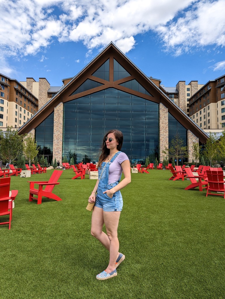 overalls-outfit-how-to-look-cute-in-overalls-uin-footwear