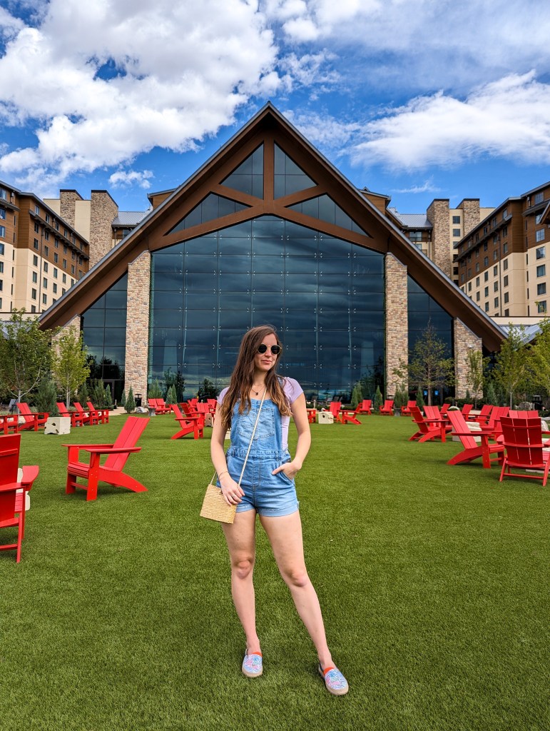 denim-overalls-shorts-uin-footwear-travel-sneakers-retro-sunglasses