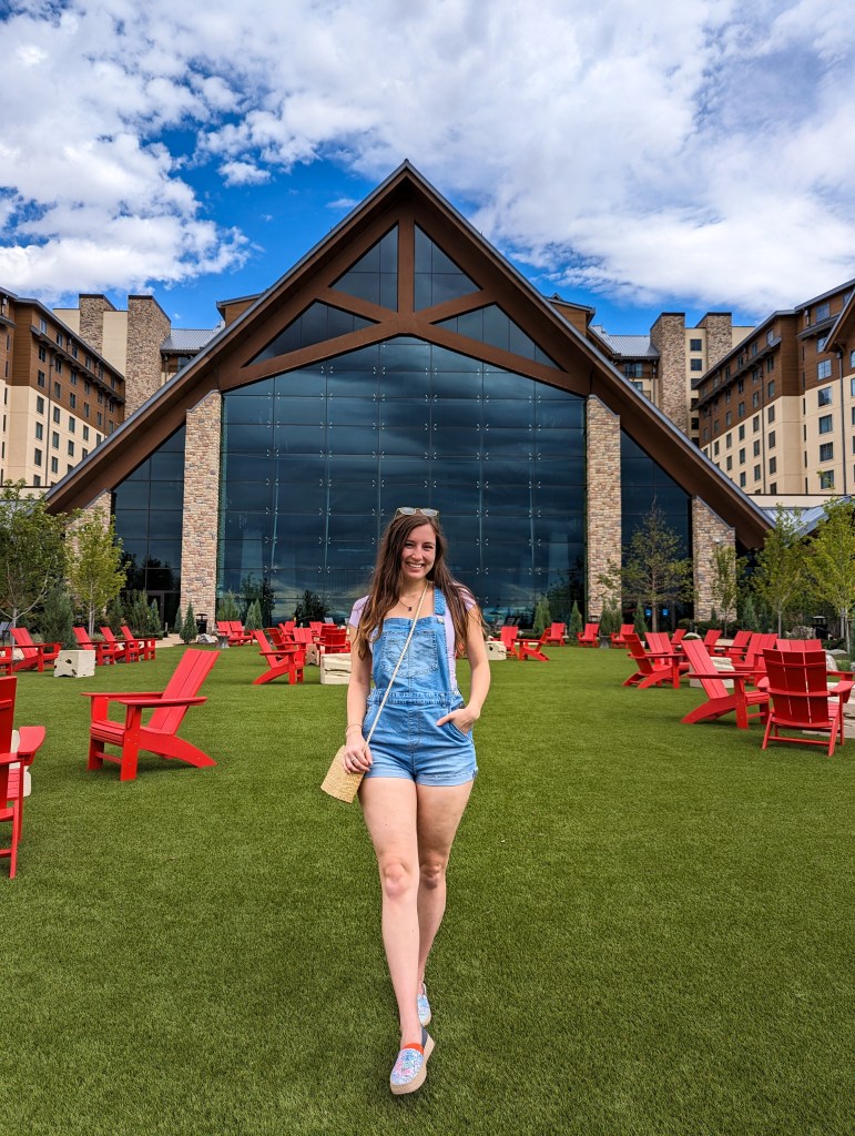 summer-outfit-overalls-denim-lavender-bodysuit-trendy