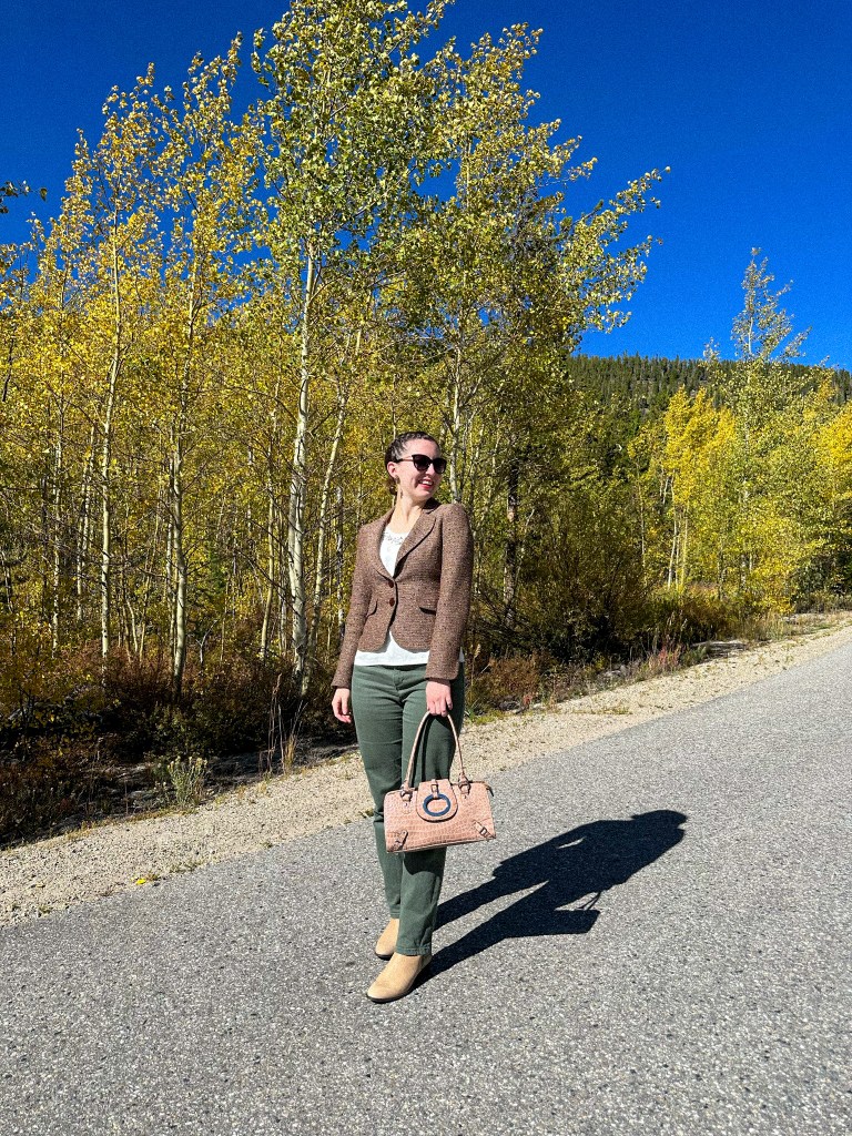 brown-blazer-fall-colors-breckenridge-colorado-work-outfit-fall-style