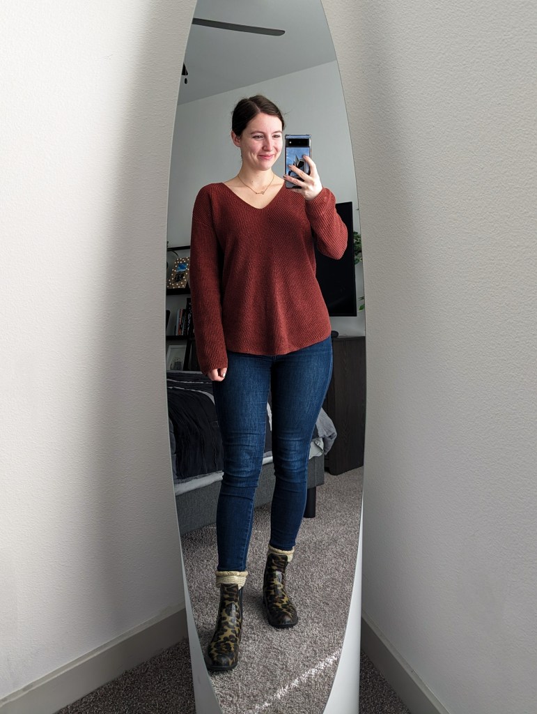 rust-sweater-skinny-jeans-leopard-rain-booties-fall-outfit
