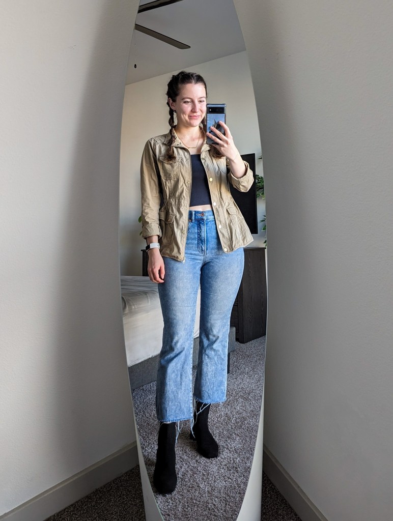 black-crop-top-cropped-flared-jeans-express-vivaia-booties-beige-anorak-jacket