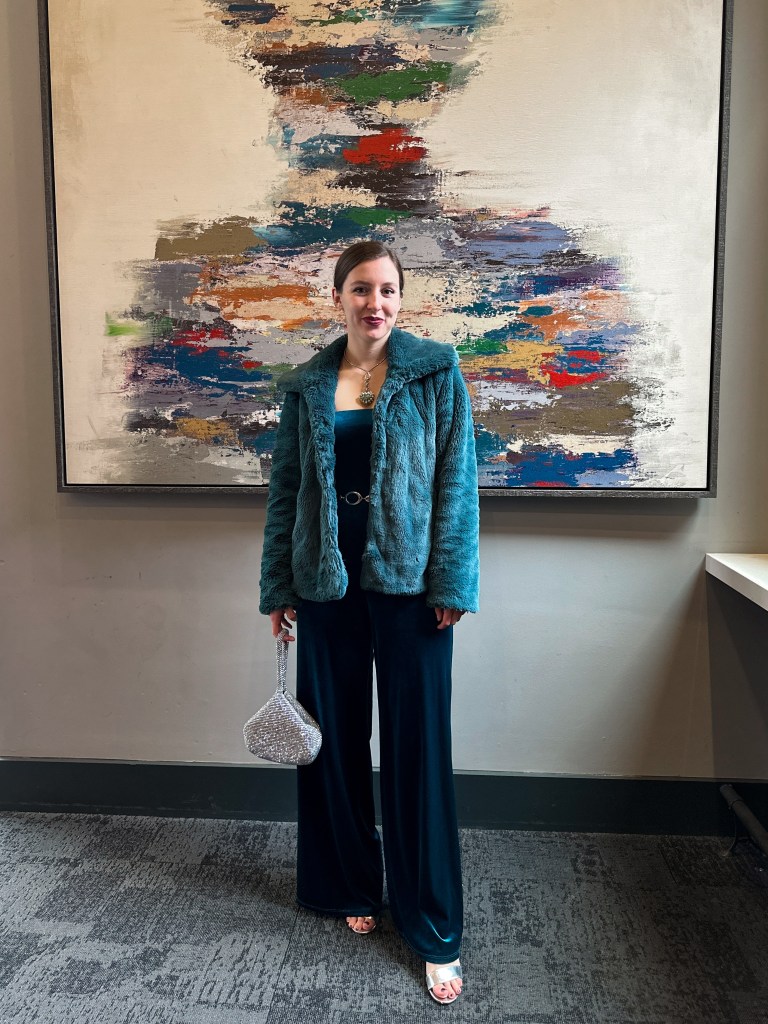 silver-purse-monochrome-teal-outfit-thrifted-style-green-heart-necklace-faux-fur-jacket