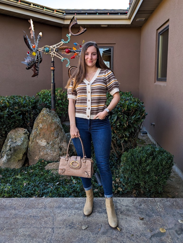 striped-short-sleeve-sweater-skinny-jeans-beige-patent-purse-booties