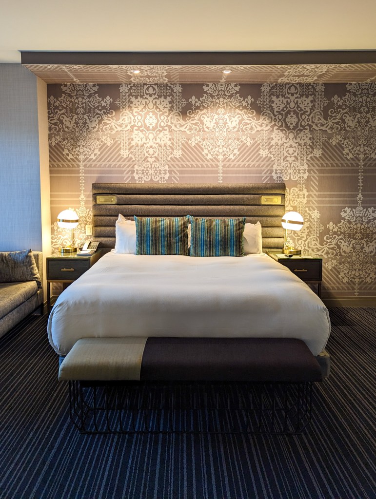 cosmopolitan-hotel-las-vegas-strip-marriot-hotel-weekend-trip