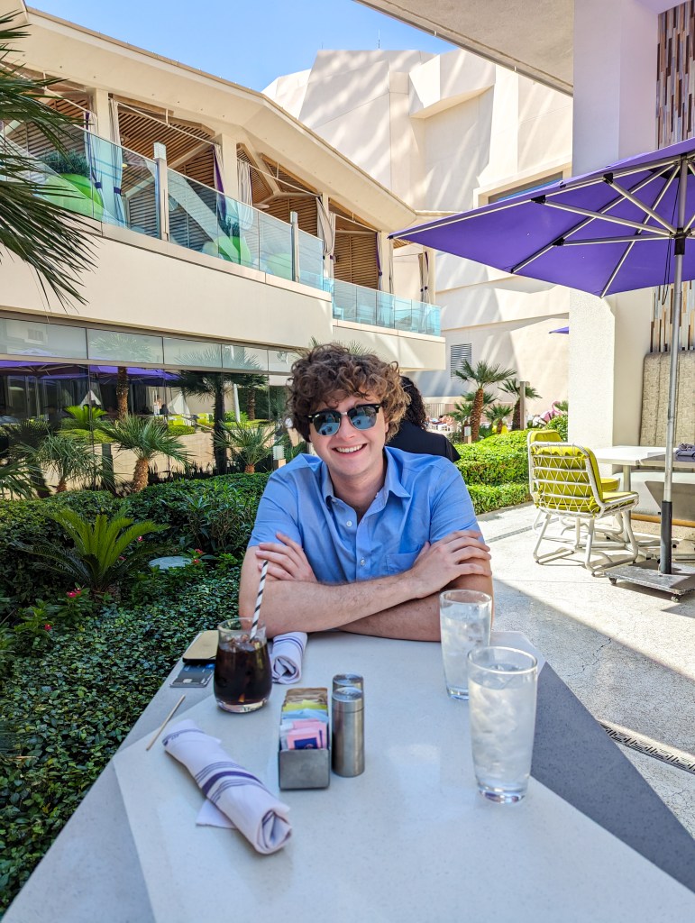 cosmo-cosmopolitan-hotel-las-vegas-strip-pools-weekend-trip-overlook-grill