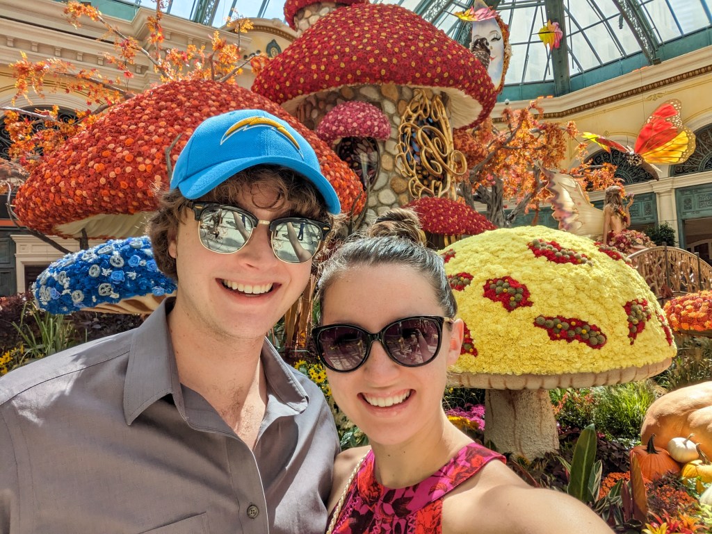 las-vegas-weekend-trip-bellagio-hotel-atrium-conservatory-fall-mushrooms