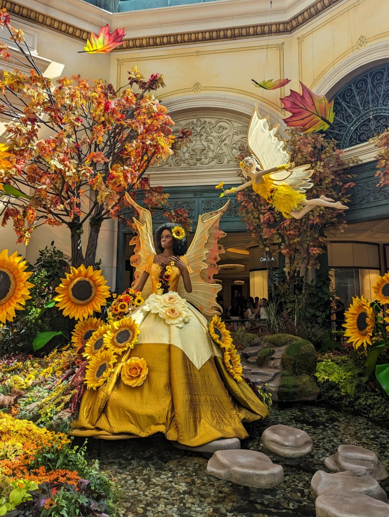 las-vegas-cosmopolitan-fairies-bellagio-fountains-atrium-flower-conservatory