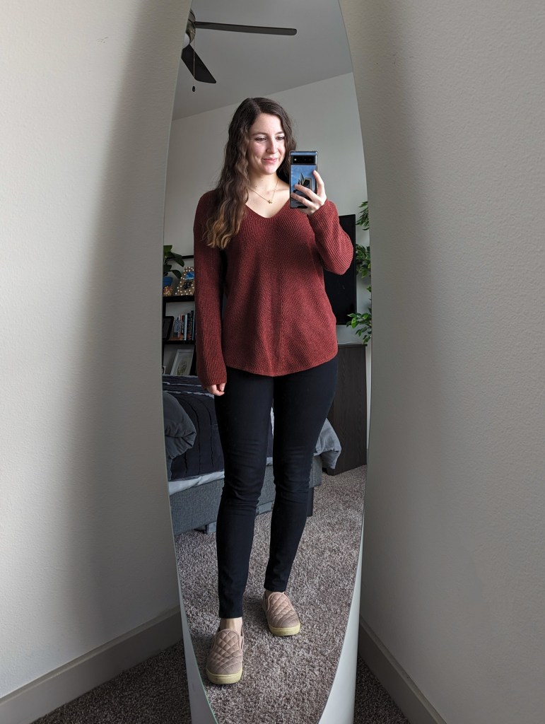 rust-colored-sweater-black-skinny-jeans-blush-sneakers