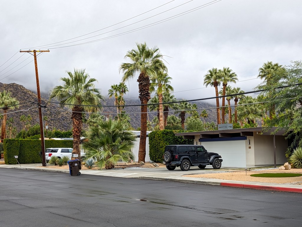 midcentury-modern-architecture-biking-tour-palm-springs-california