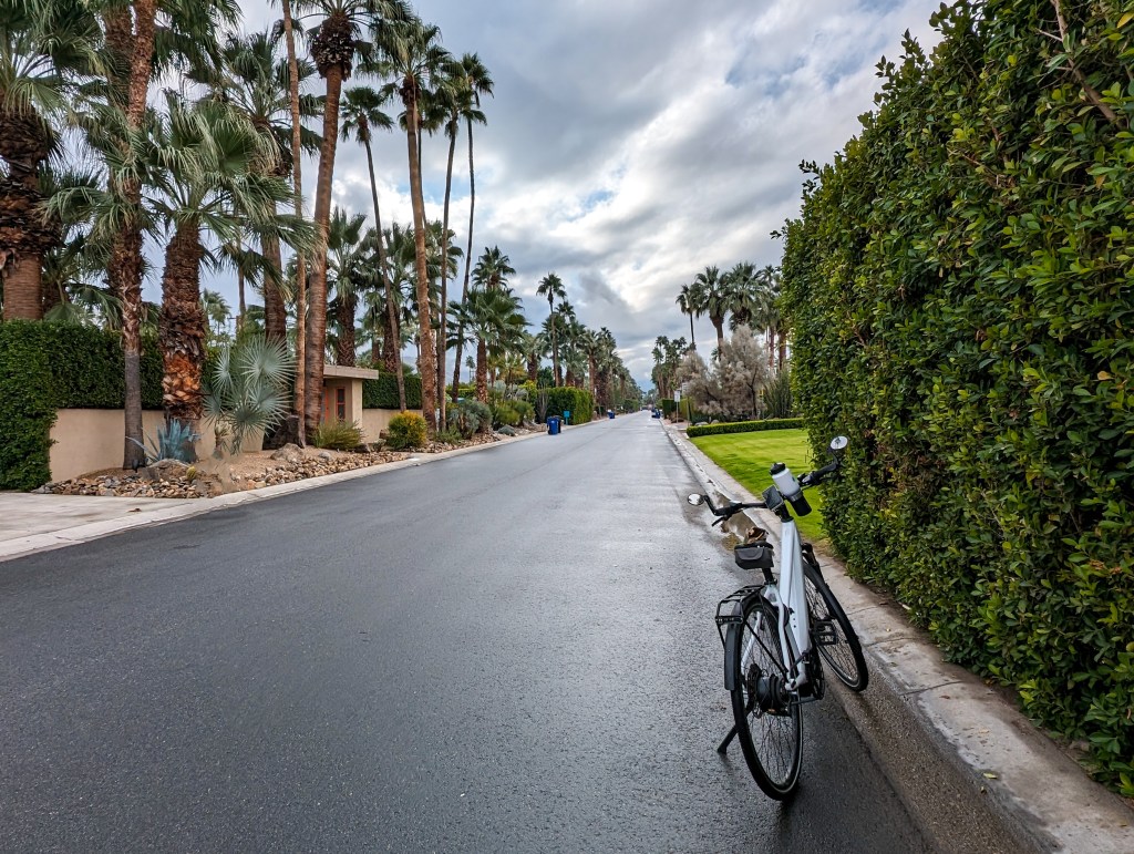 biking-tour-palm-springs-california-midcentury-modern-architecture