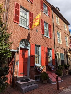 elfreths-alley-longest-inhabited-residential-street-american-history