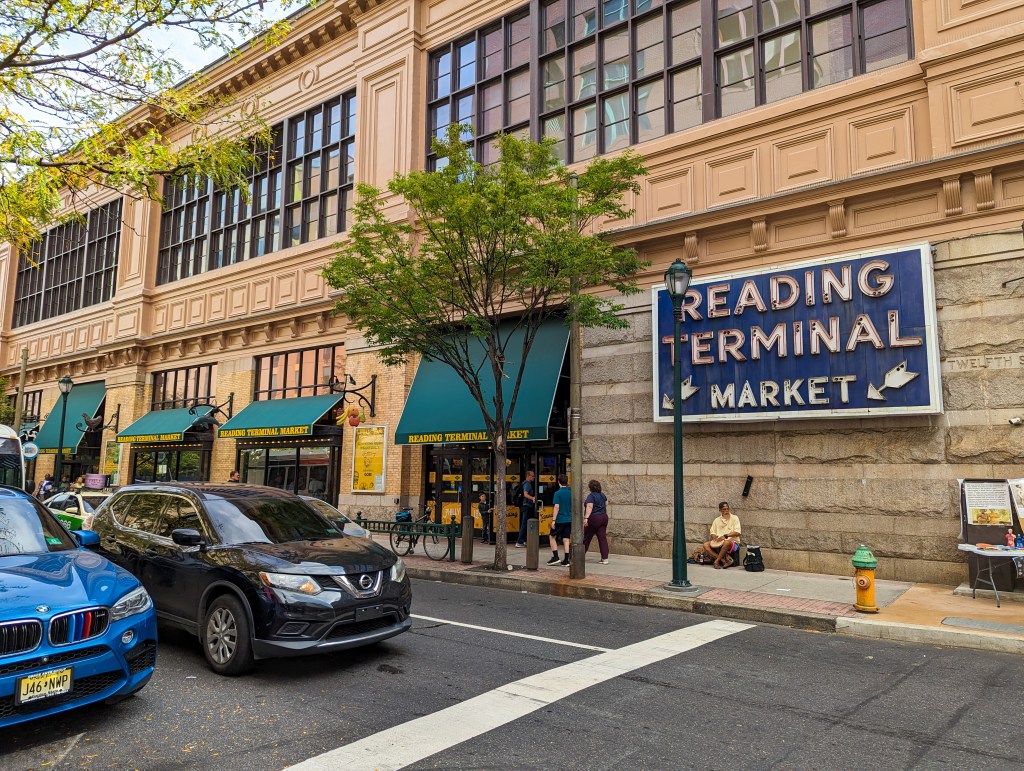 philadelphia-reading-terminal-market-good-food-hall-tourist