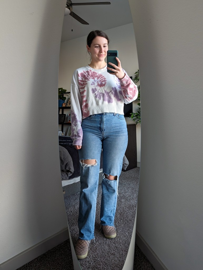 tie-dye-sweatshirt-ripped-straight-leg-jeans-blush-sneakers-american-eagle-express