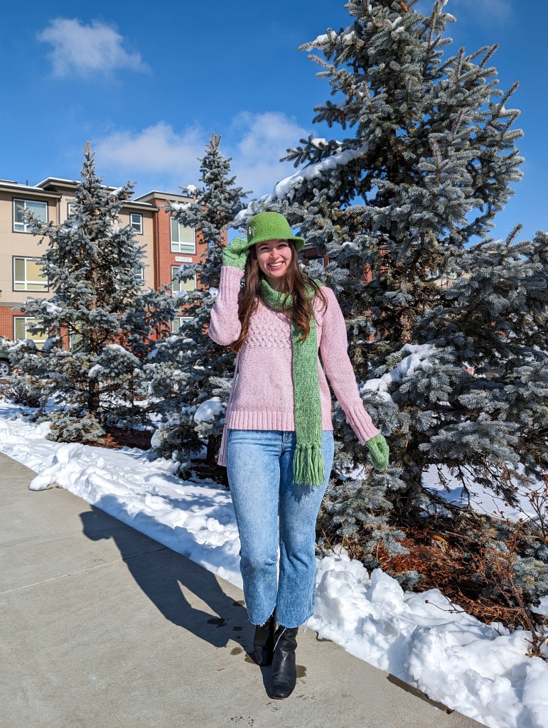 kate-spade-purse-polka-dots-pink-purse-cropped-flared-jeans-green-accessories-winter-oufit-style-snow