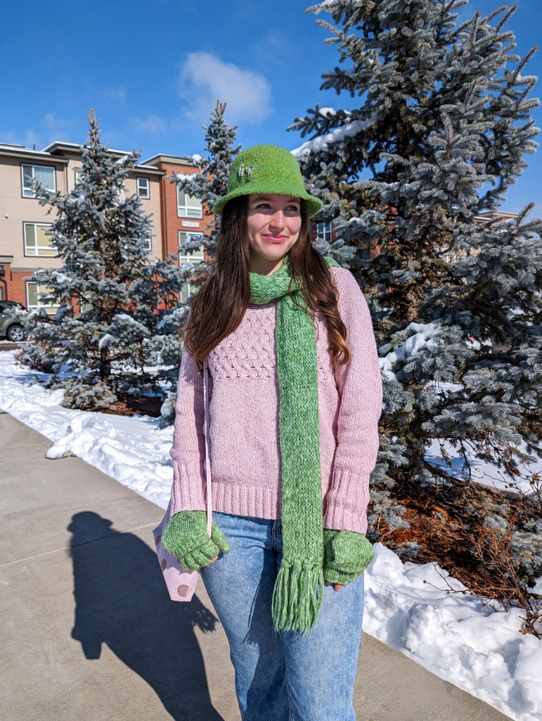 pink-sweater-green-scarf-winter-outfit-snow-style-denver-fashion-blogger-green-brim-felt-hat