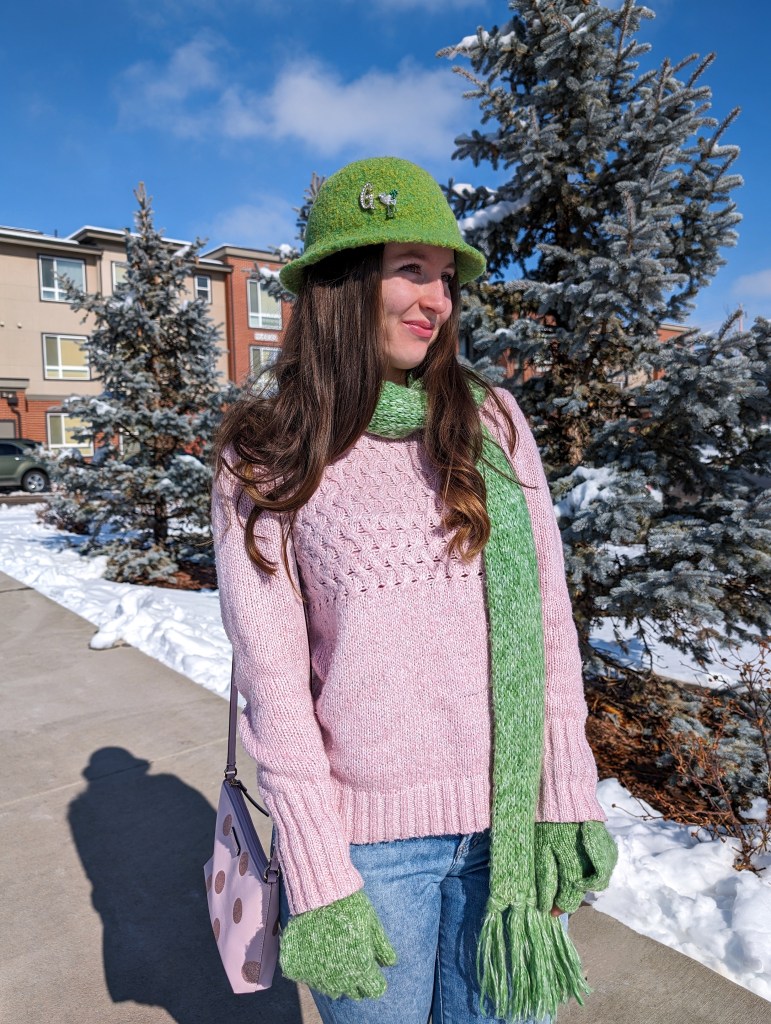 green-felt-hat-brooches-scarf-winter-style-pink-sweater-kate-spade-purse-polka-dots