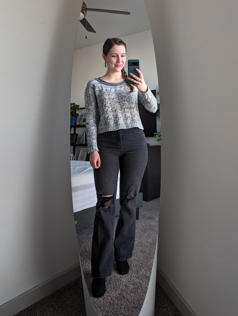 grey-cropped-sweater-ripped-bootcut-jeans-express-secondhand-style-black-booties