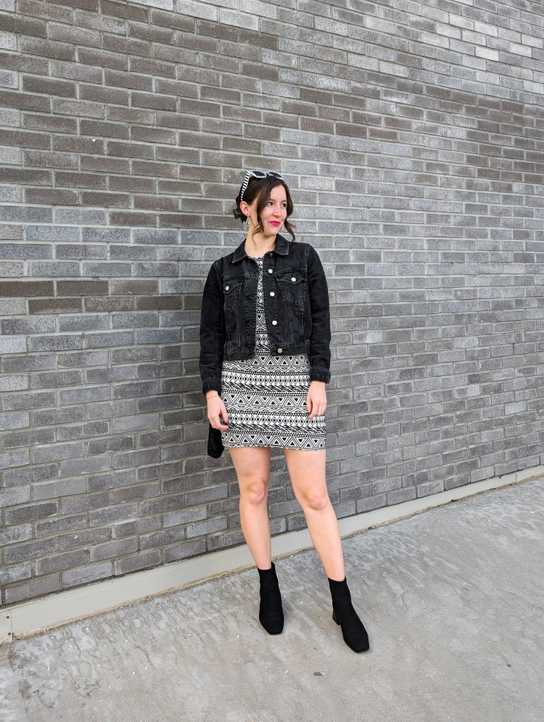 geometric-print-black-booties-vivaia-denim-jacket-topshop