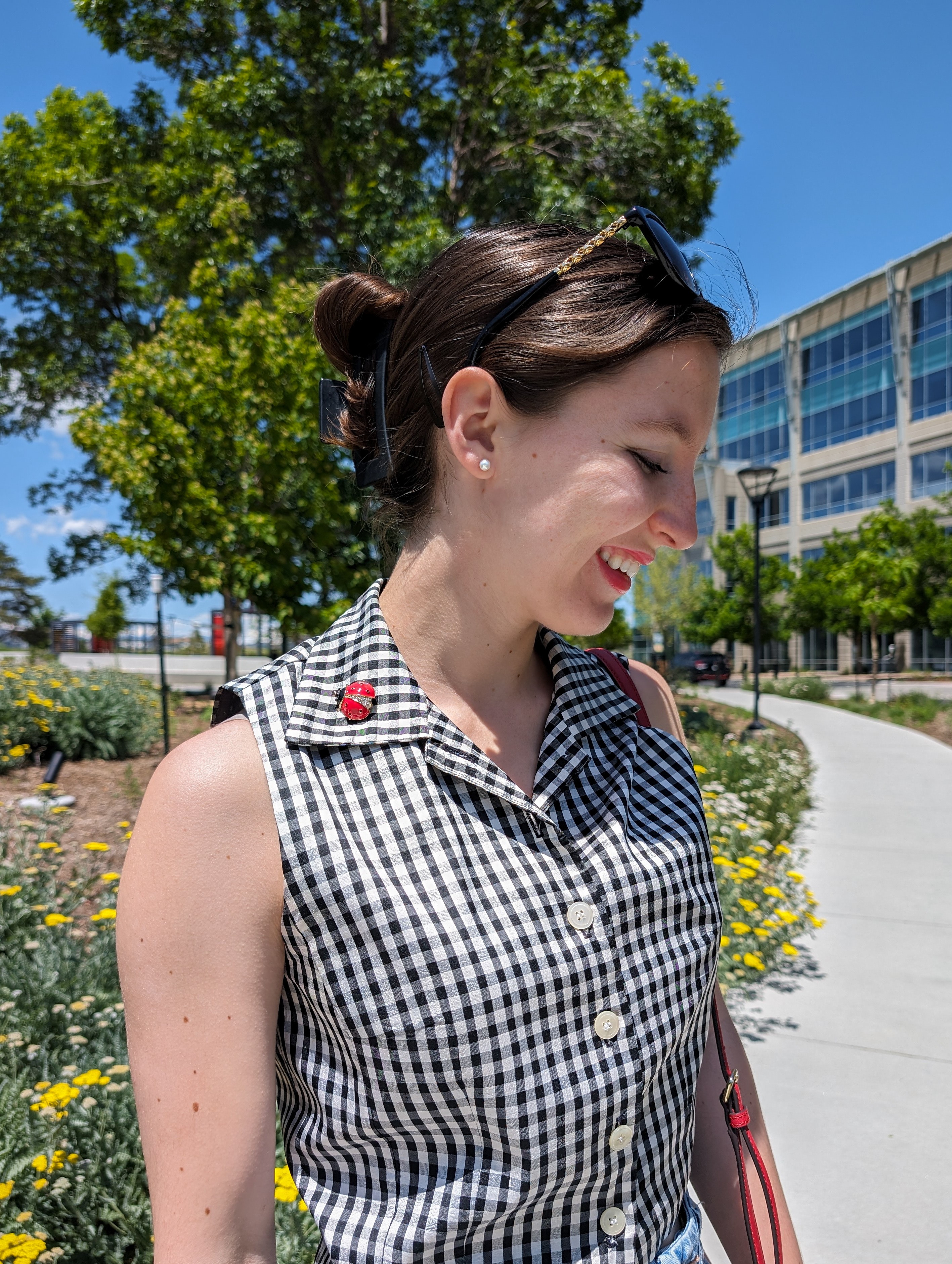 queenmee accessories ladybug brooch summer fashion vintage button down top