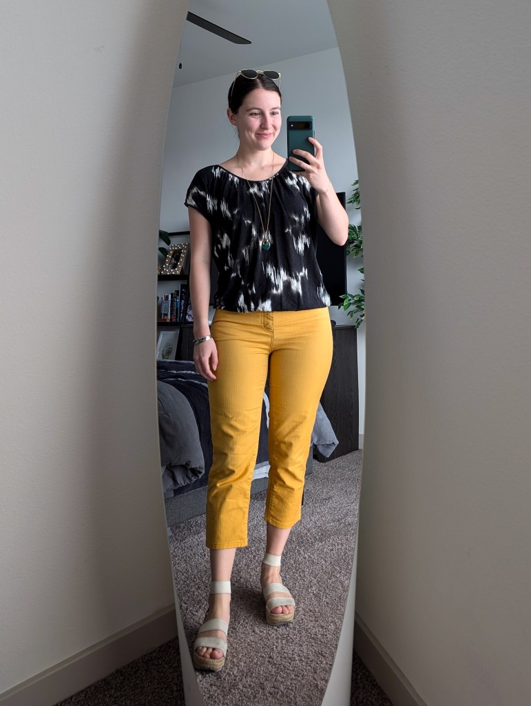 black and white top summer fashion gold pants colored jeans white espadrilles