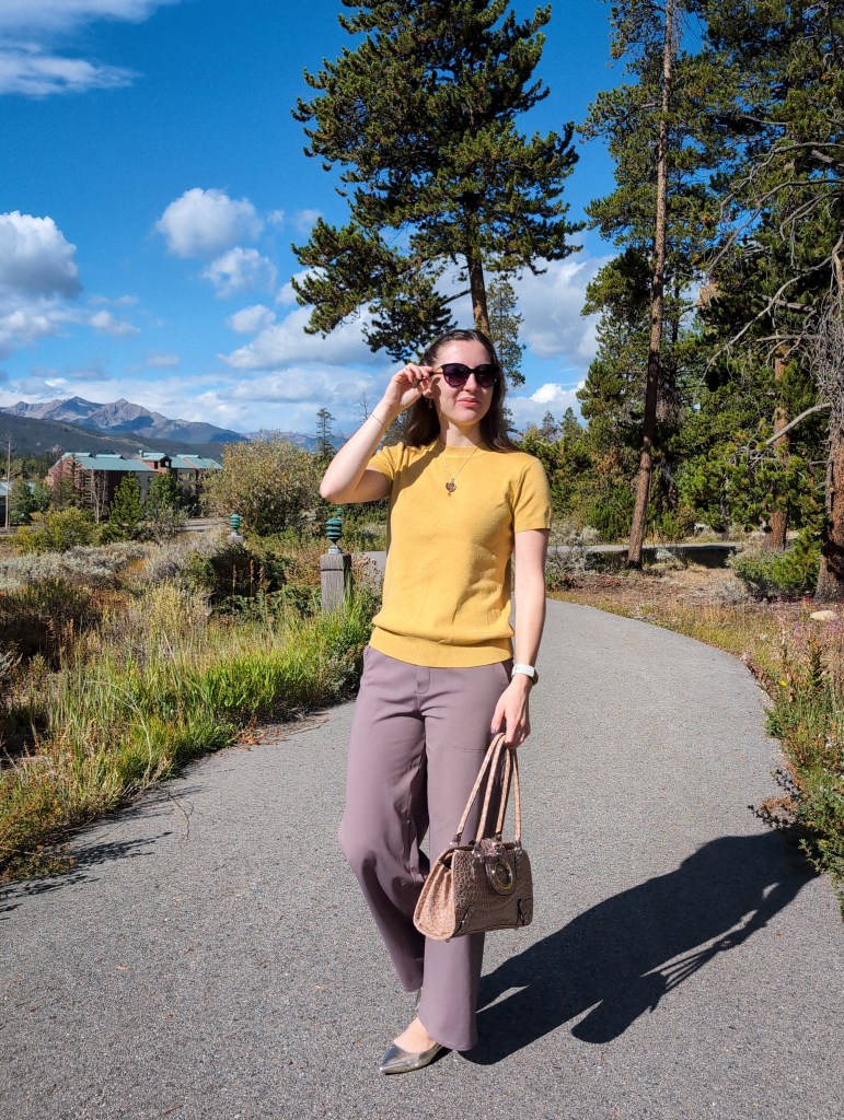 yellow sweater short sleeve fall fashion work outfit mauve pants trousers