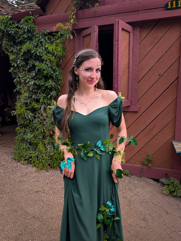 last minute DIY costume green bridesmaid dress ivy leaves ren faire