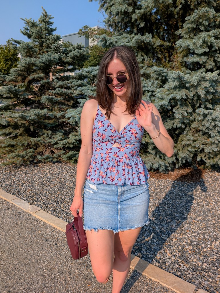 blue floral top Francesca's denim skirt American Eagle retro sunglasses summer style